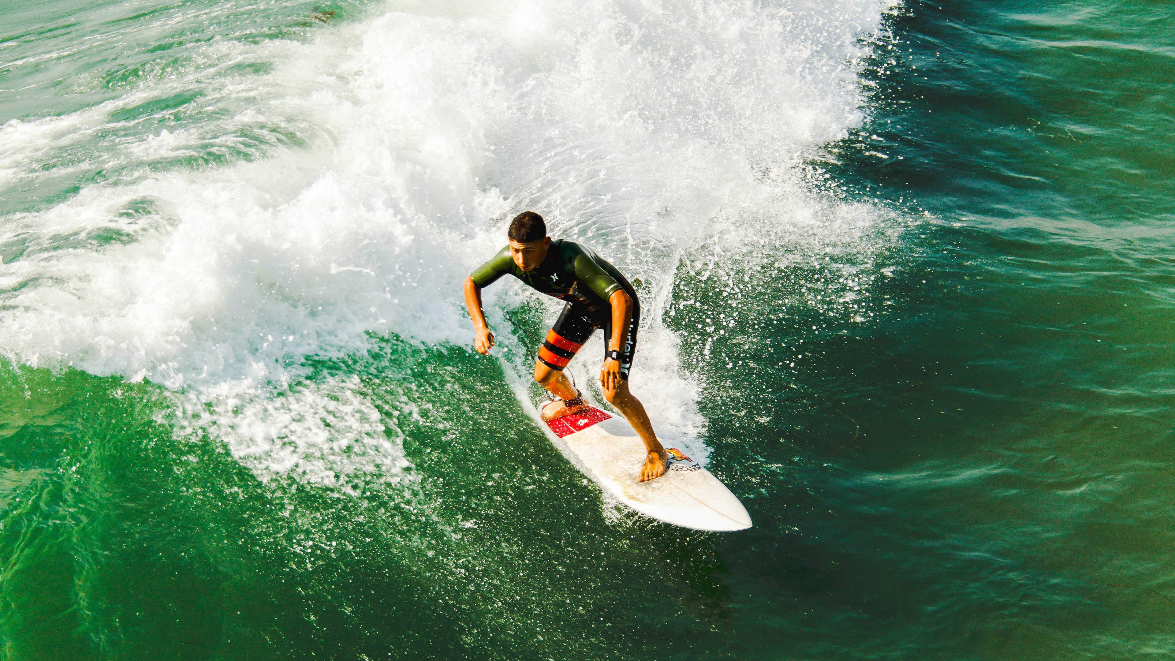 皮特·库策后程加速逆转对手夺冠,库得皮耶